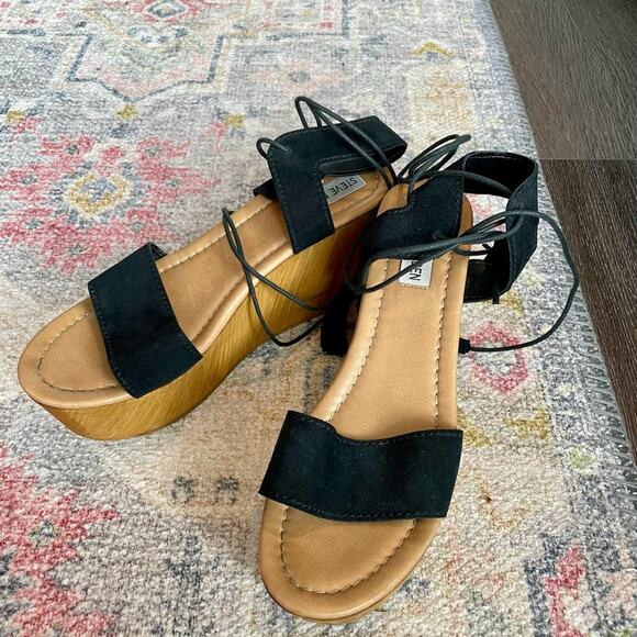 Steve Madden Black and Tan Wedge Sandals - Picture 2 of 9